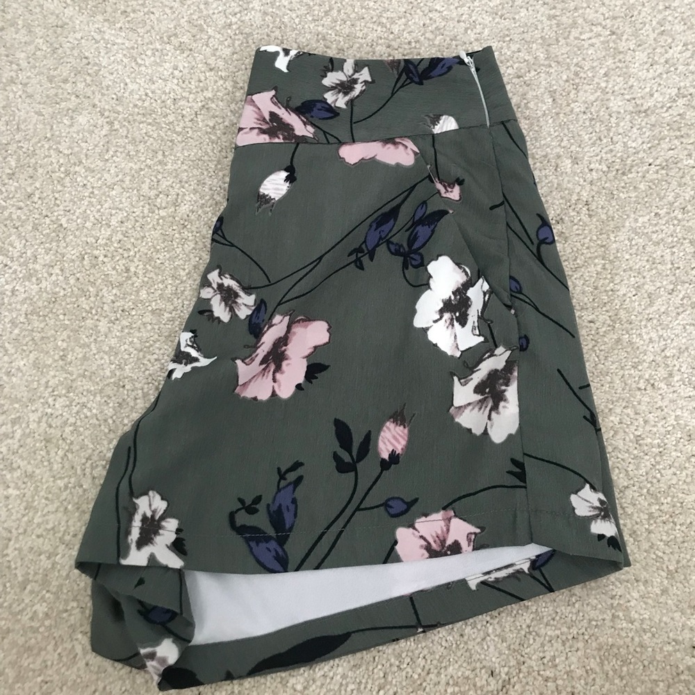 flower patterned boutique shorts